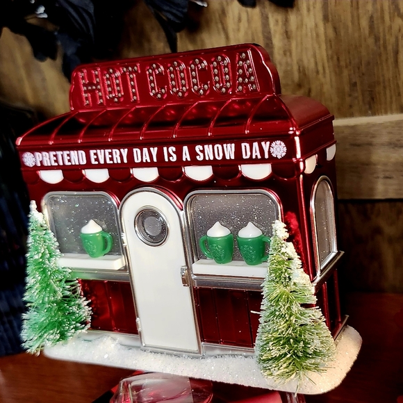 B&BW Christmas Hot Cocoa Diner Nightlight Wallflower Plug - Picture 2 of 3